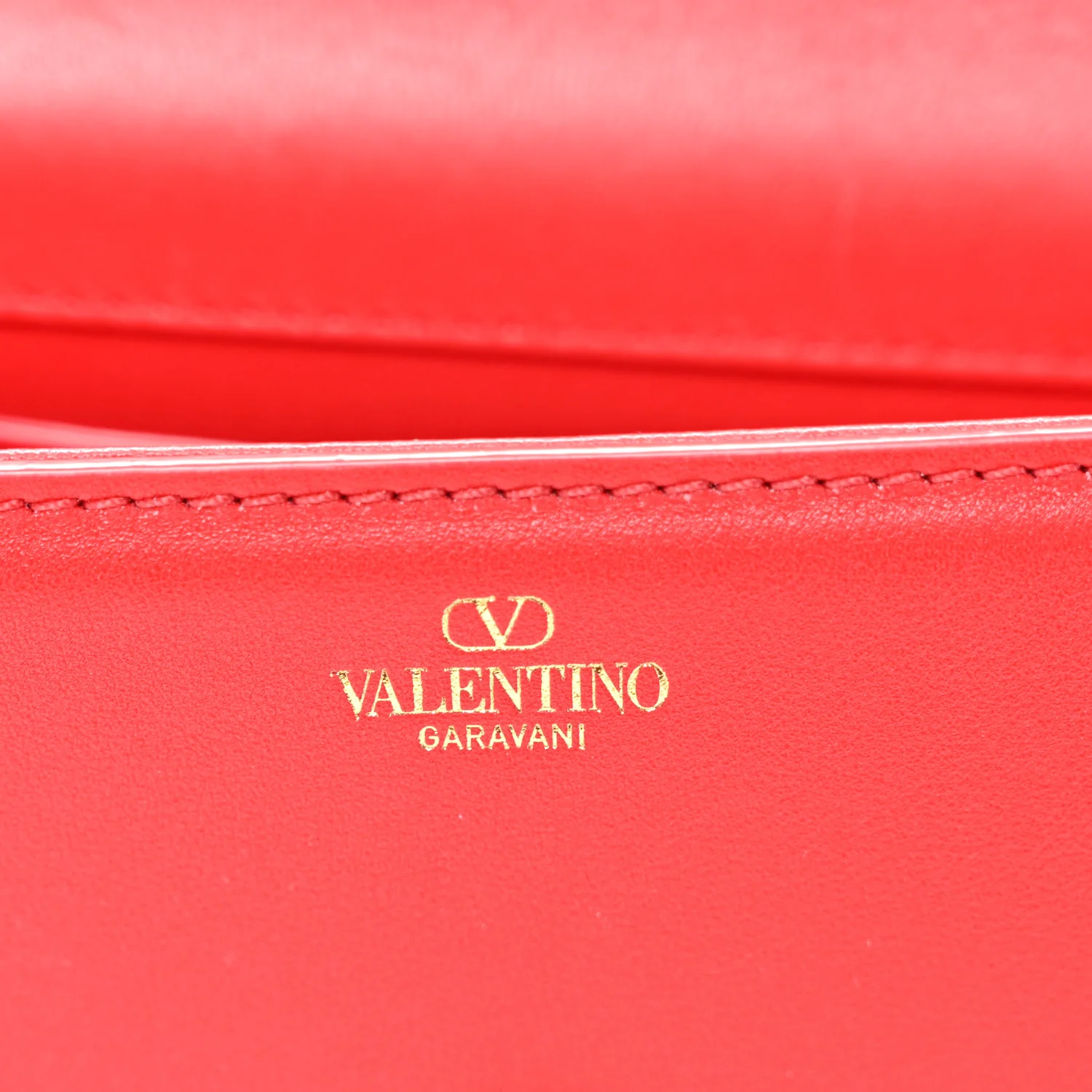 Calfskin Enamel Vlogo Small Loco Shoulder Bag Rouge Pur