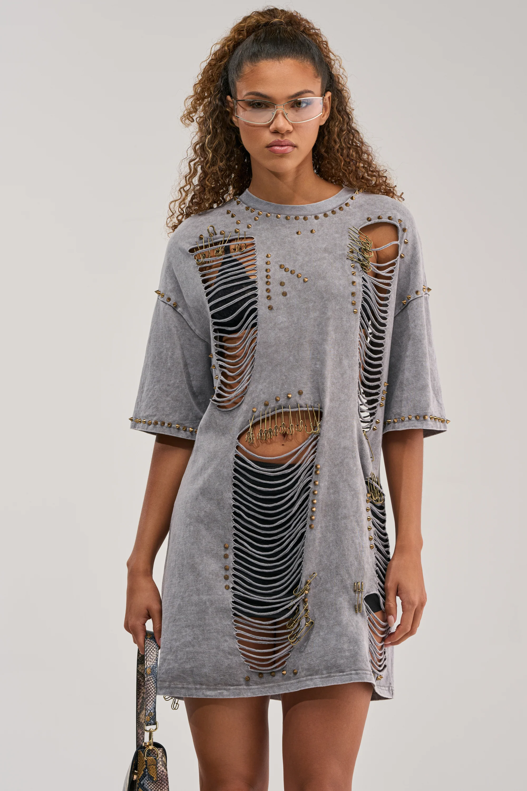 MARGOT DISTRESSED STUDDED SHORT SLEEVE TEE IN GREY - Akira Store