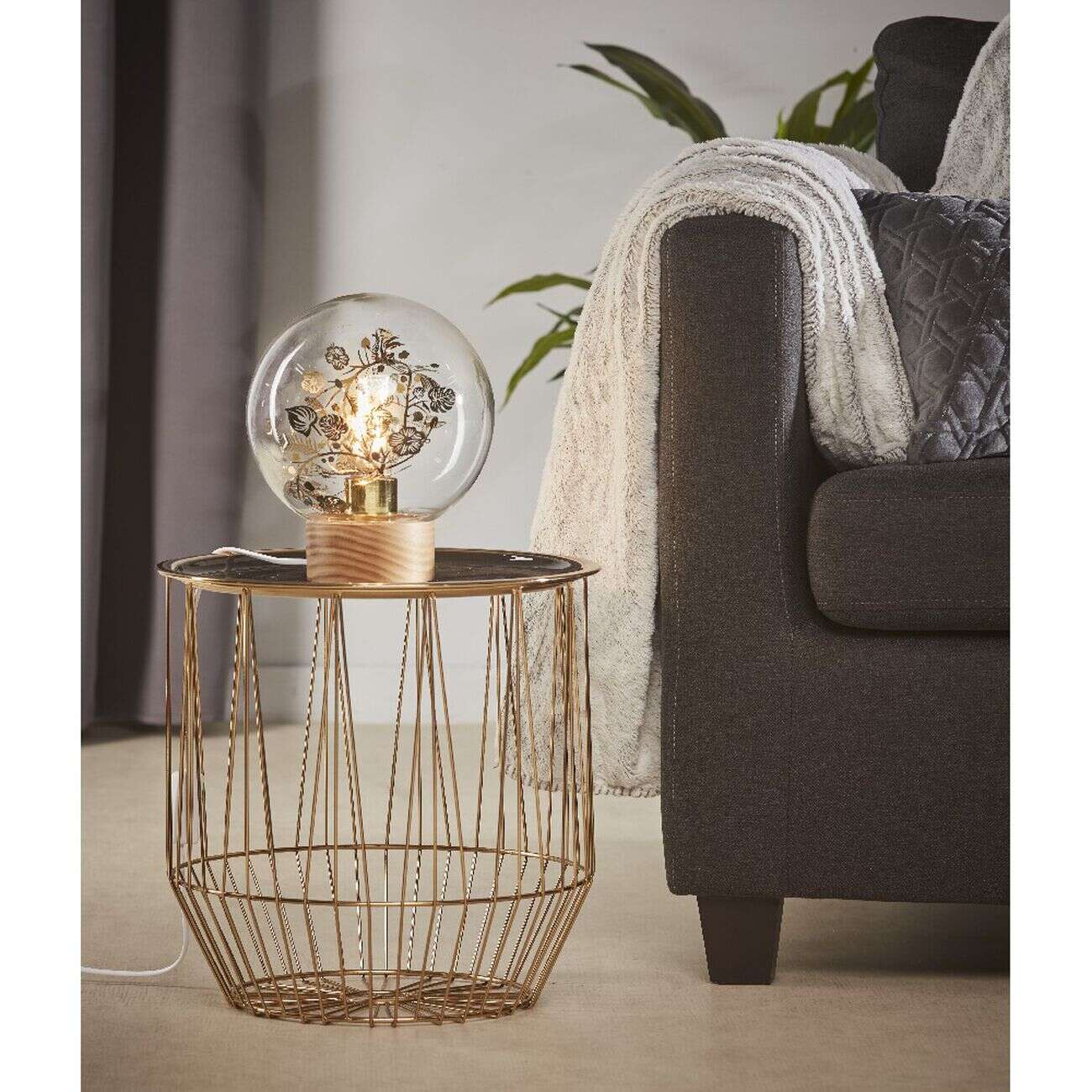 Lampe boule à poser intérieur forme feuillage doré