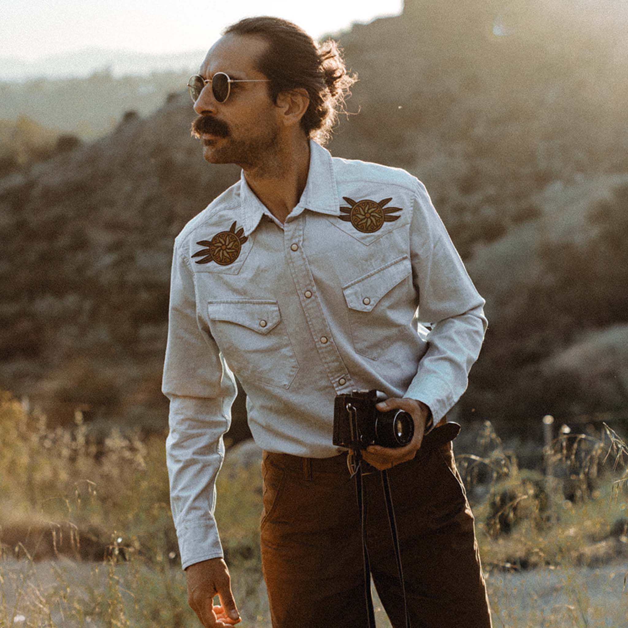 Chemise western brodée en lisière délavée