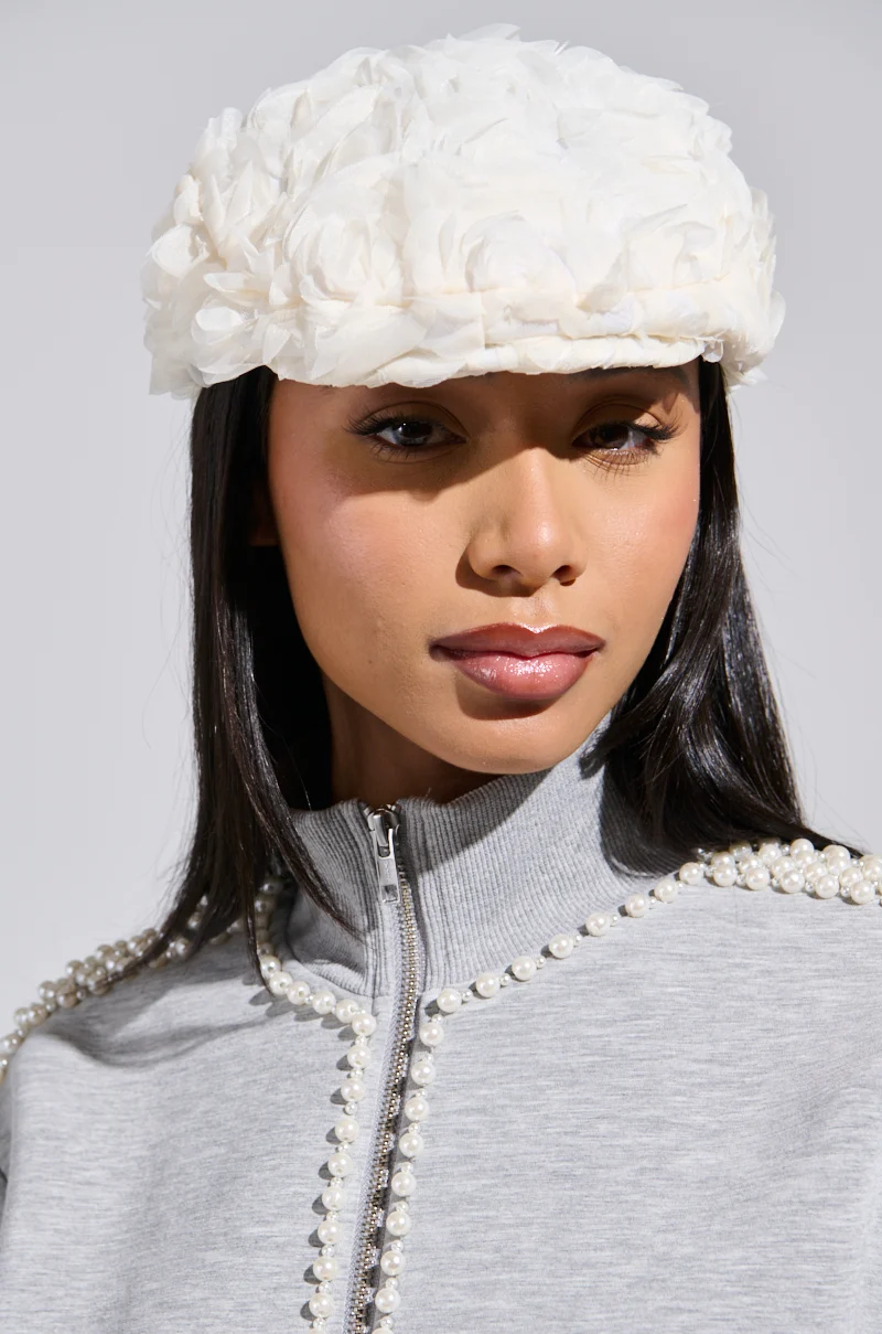 SO DEMURE ROSETTE HAT - Akira Store
