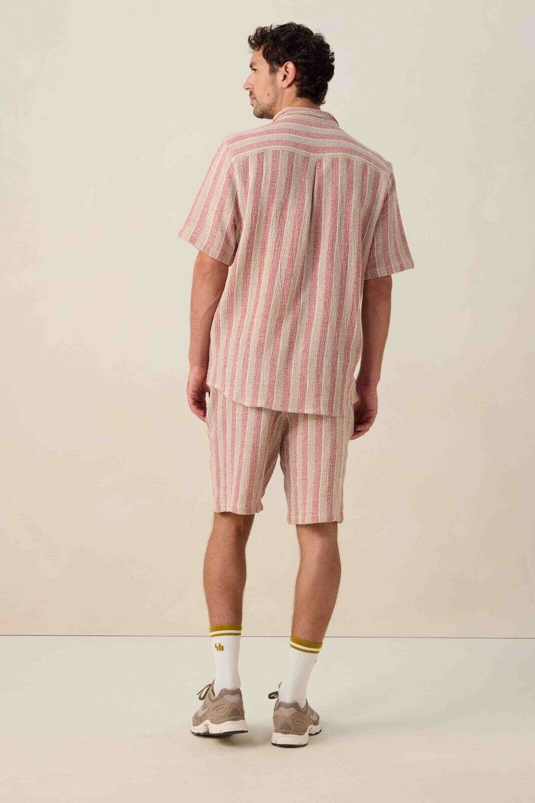 Donkerrood gestreept overhemd