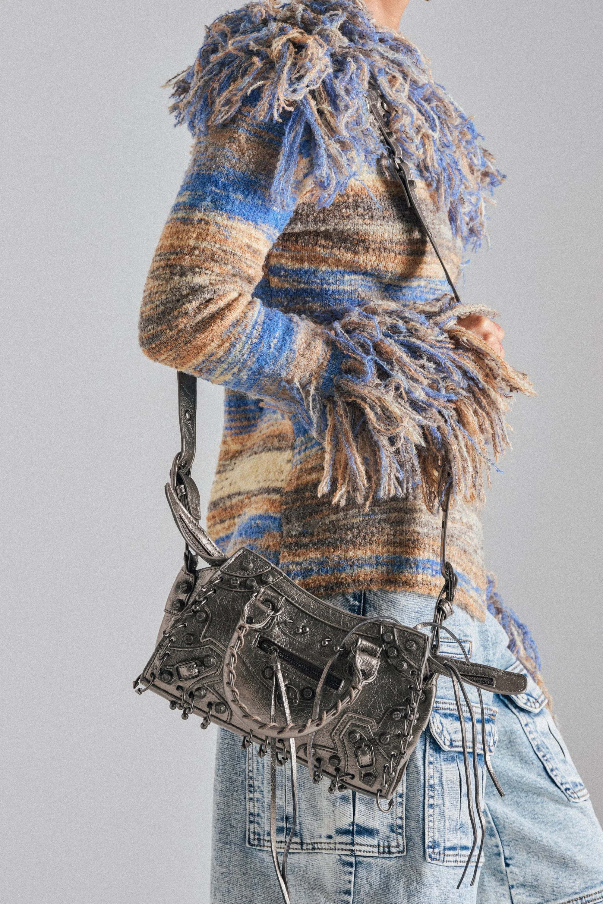 GRUNGE PIERCED PURSE - Akira Store