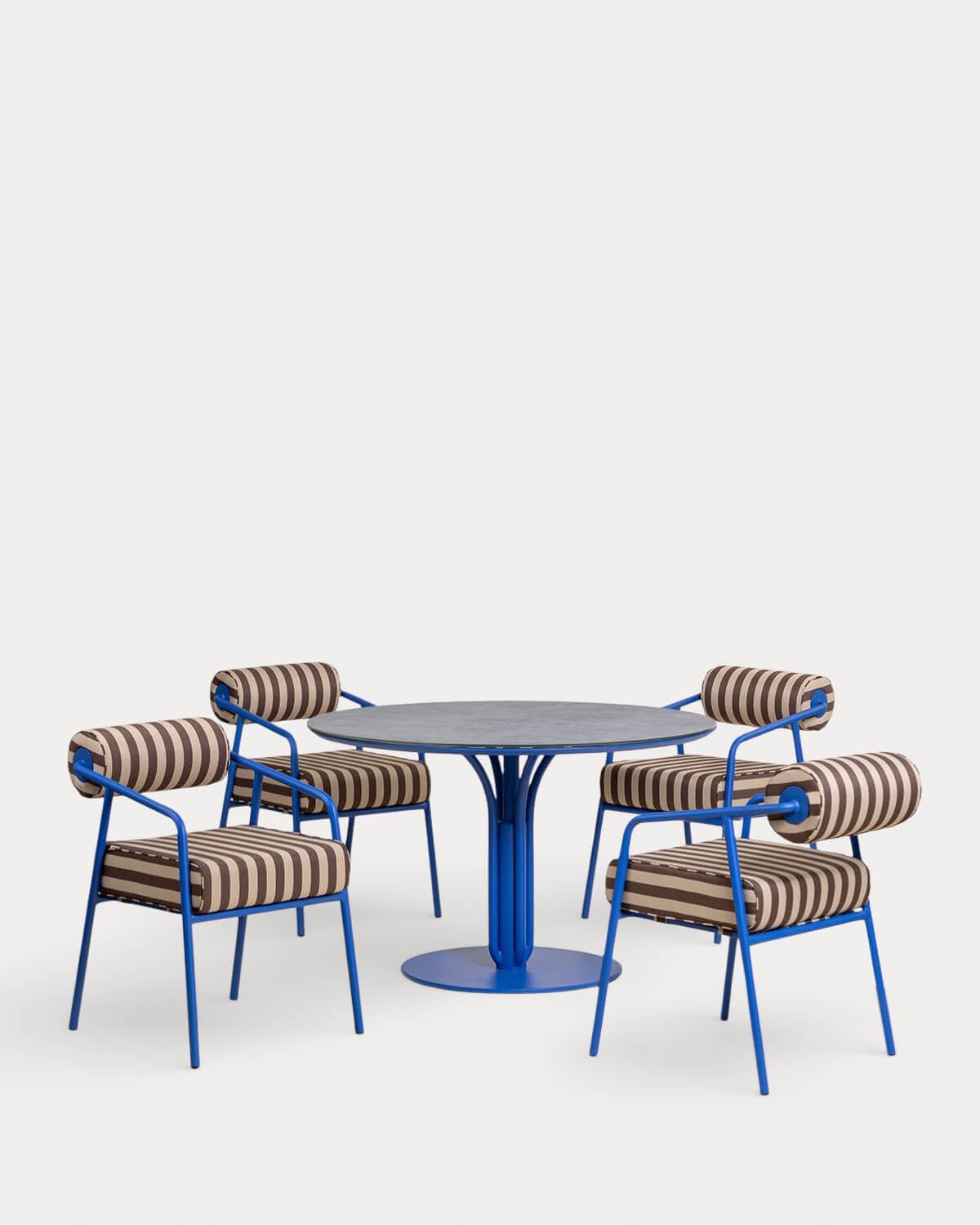 Set Llibet - Mitha - Set de Mesa Redonda (Ø120 cm) Llibet y 4 Sillas con Reposabrazos de Metal Mitha de Exterior