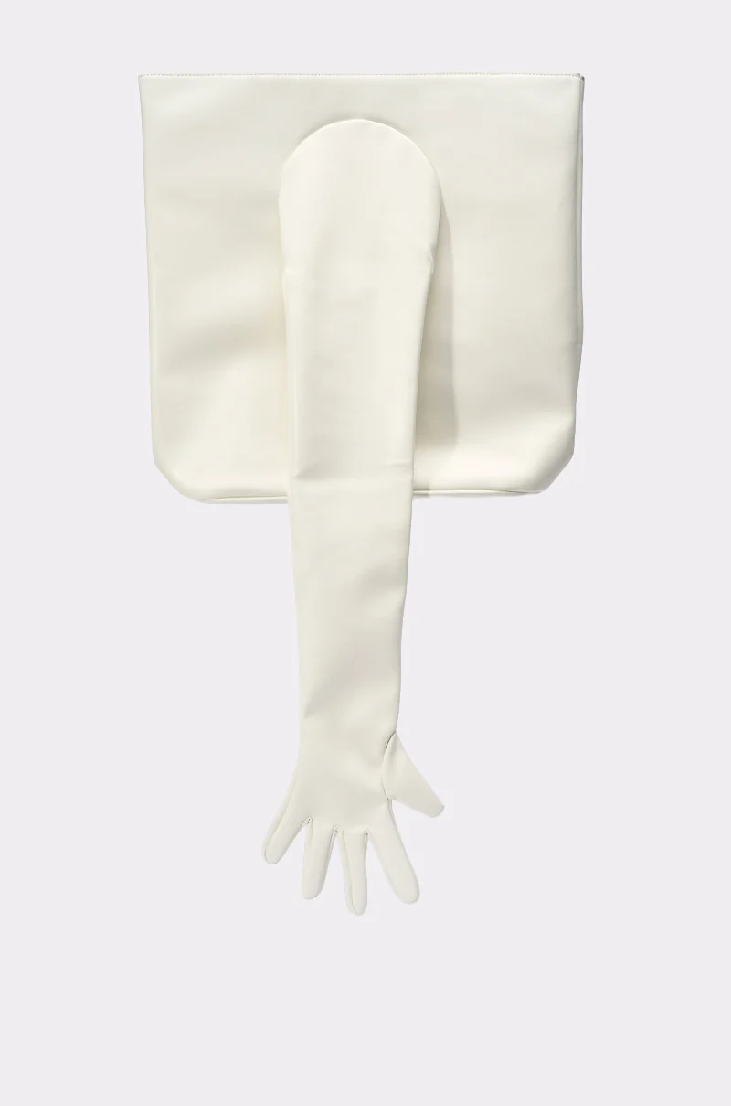 PRINCESS TREATMENT GLOVE PURSE - Akira Store