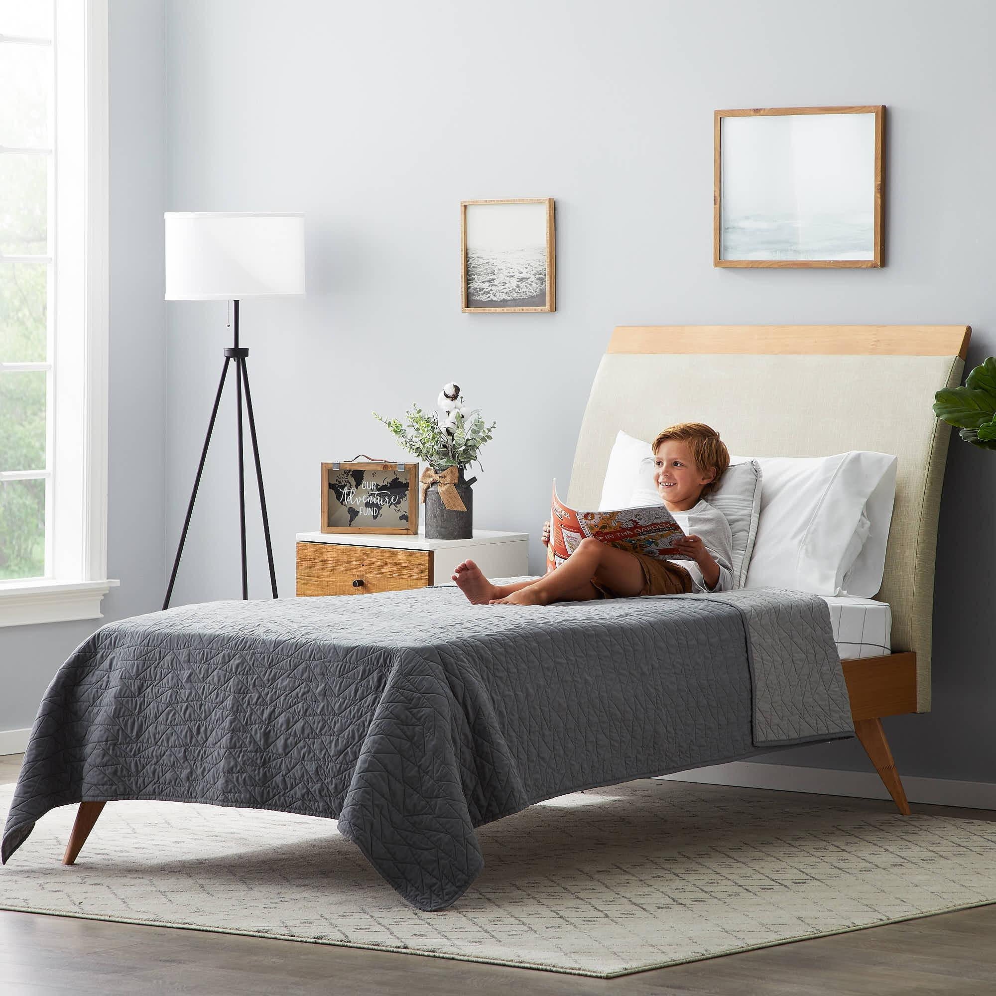 6 Innerspring Coil Mattress. Twin