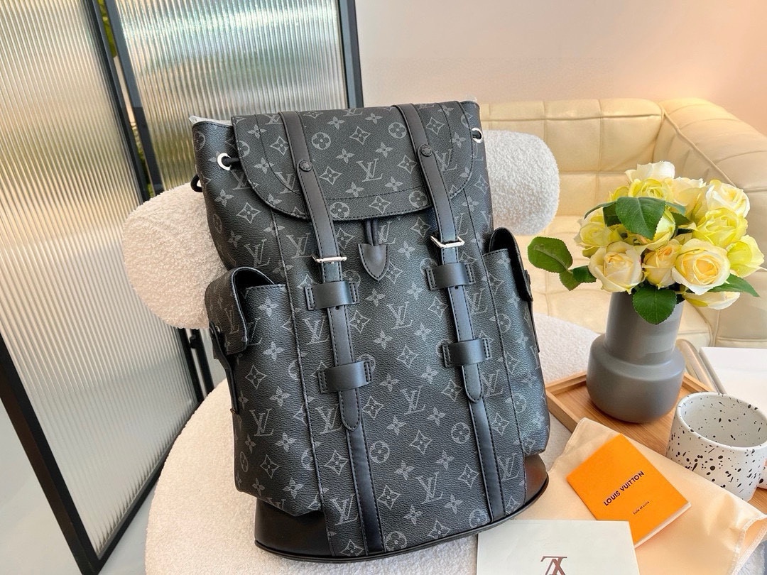 Louis new arrival men backpack bag 003 size: 31*15*45 cm