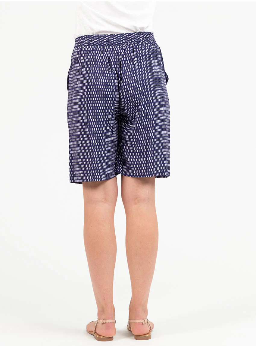 Bermuda femme fluide en viscose imprimée graphique bleu