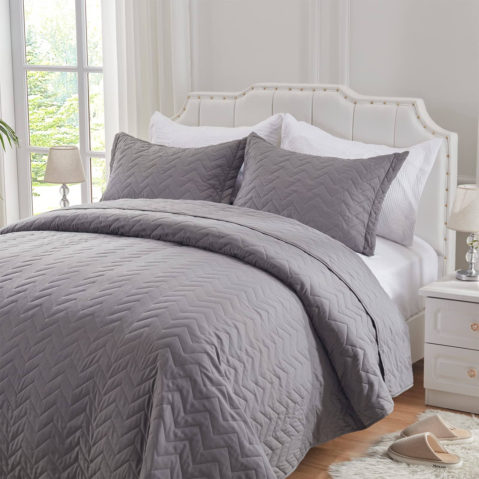 NexHome Queen Quilt Set Lightweight Bedspreads Soft Microfiber Reversible Quilted Bed Cover Gray Modern Style Polyline Pattern Bedding Set for All
