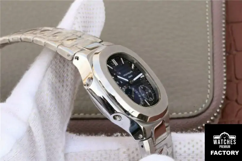 Patek Philippe Nautilus Moonphase 5712 / 1A-001 Blue Dial