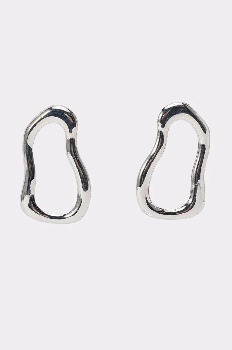 WAVEY BABY DANGLE EARRING IN SILVER - Akira Store