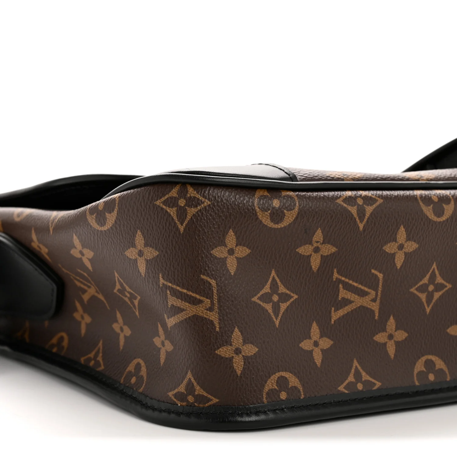 Monogram Macassar Archy Messenger GM
