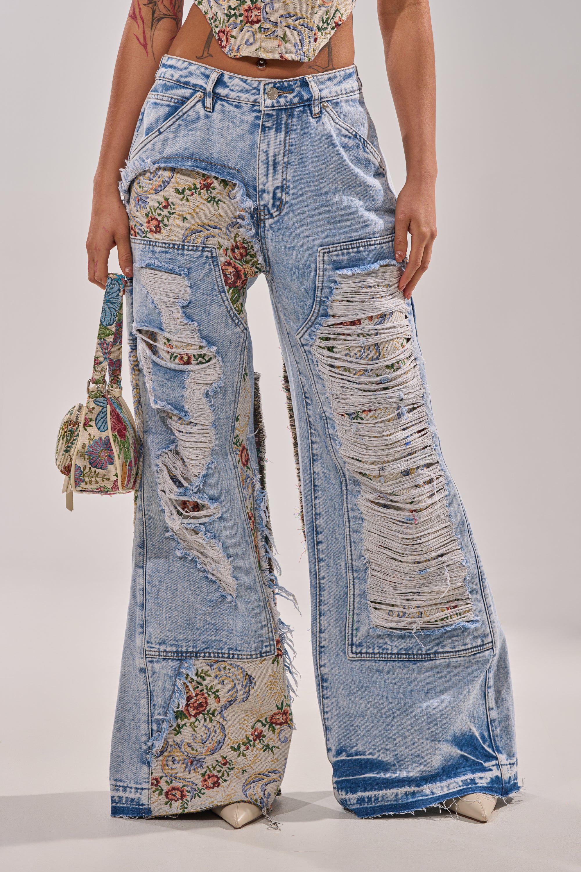 LANA DISTRESSED JEANS WITH JACQUARD DETAIL - Akira Store