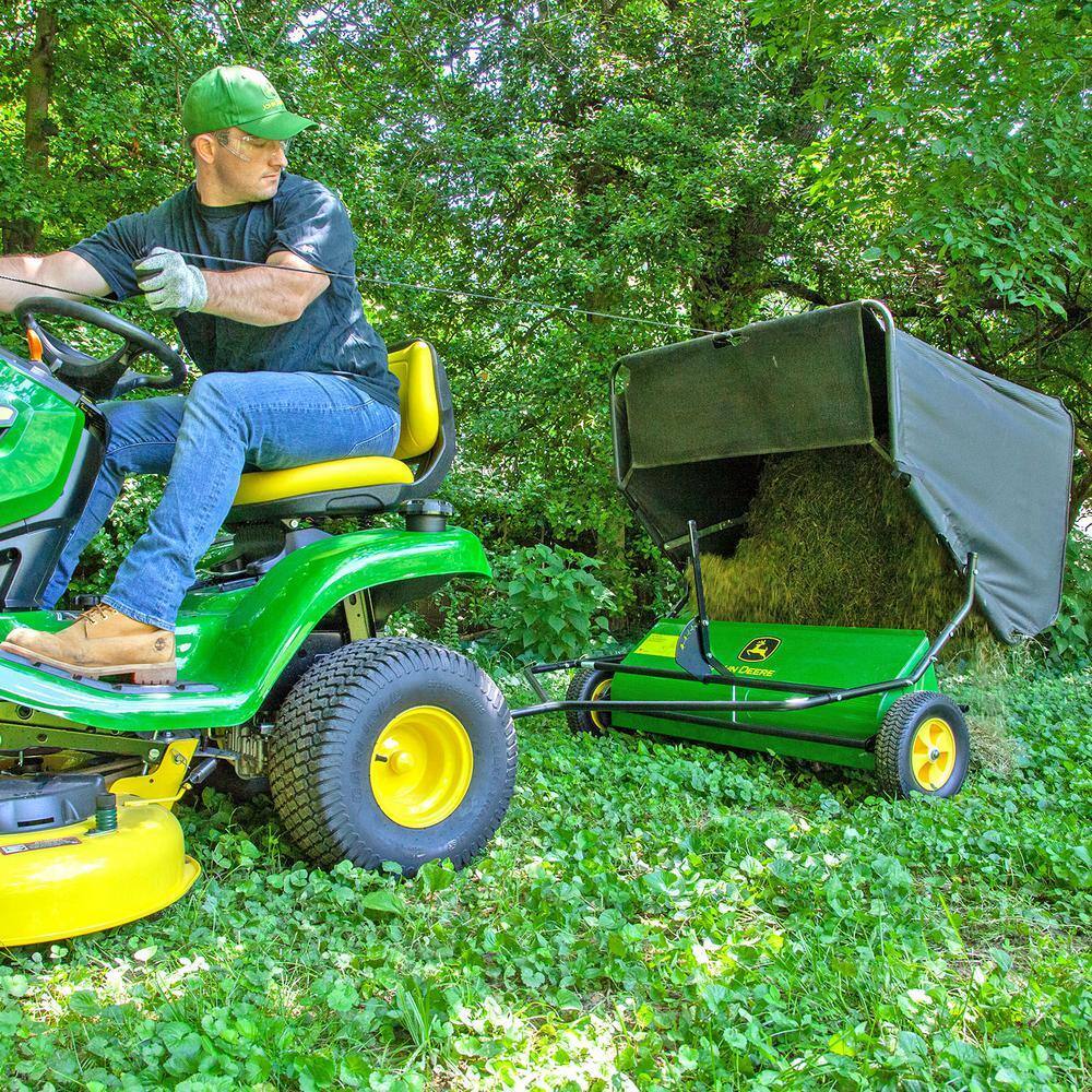 Balayeuse à gazon tractée John Deere 42″, capacité de 24 pi³, brosses réglables