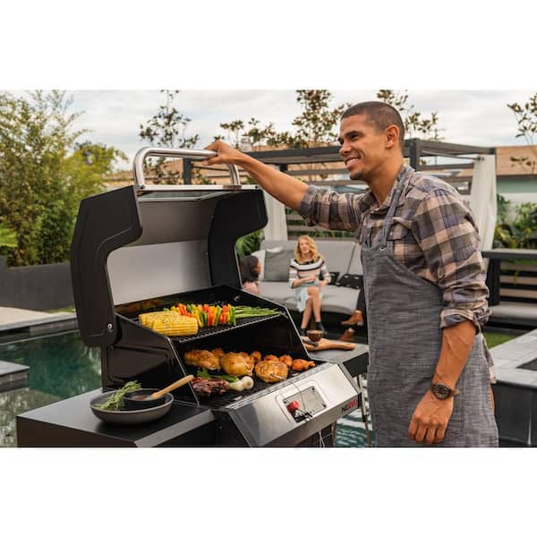 720 Propane Gas Digital Smart Grill in Black with Stainless Steel Front Panel and Lid Image 6