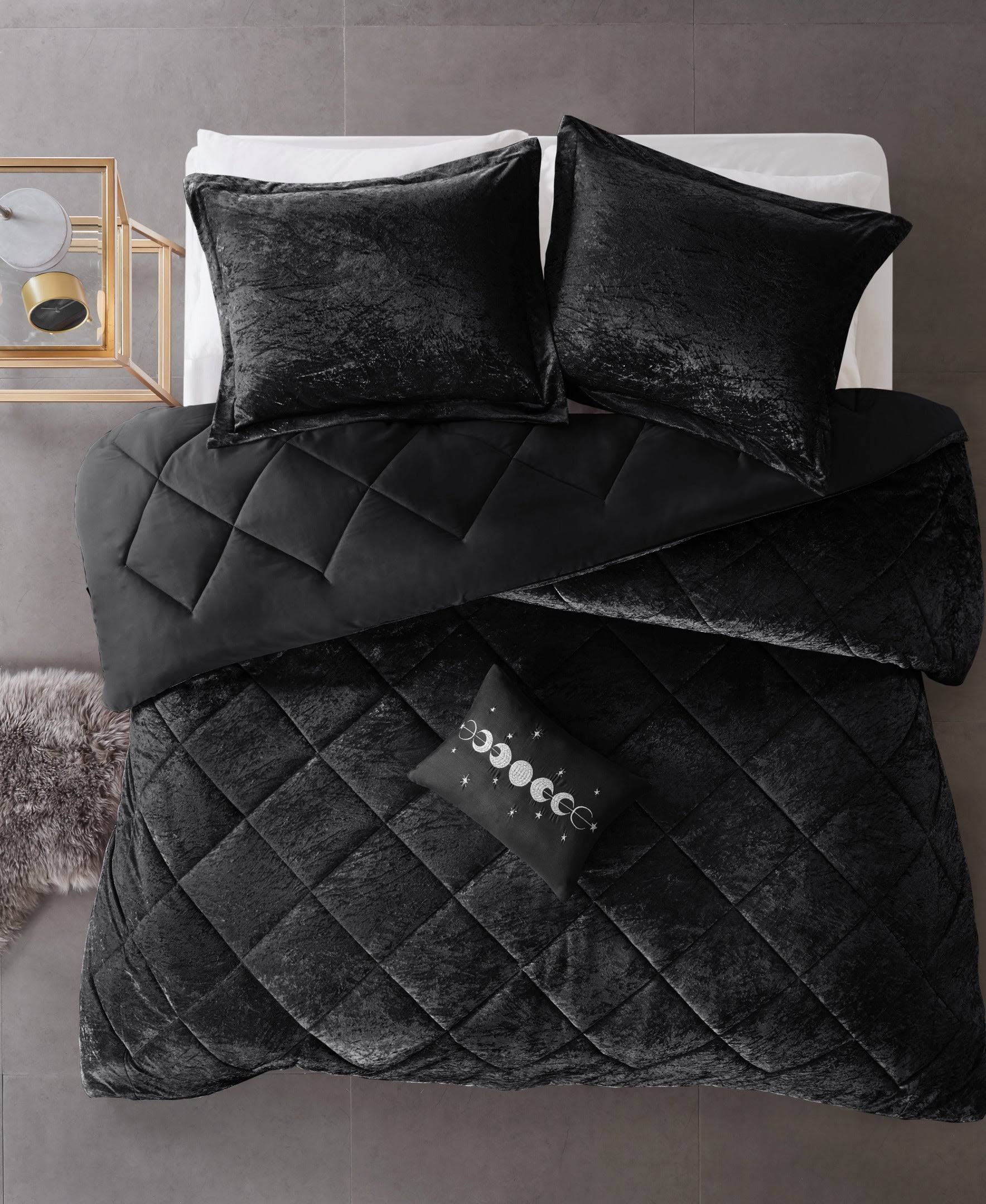 Intelligent Design Felicia Full/Queen Black Velvet Comforter Set