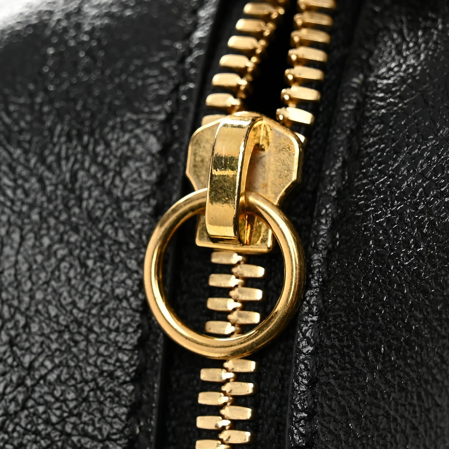 Monogram Matelasse Diagonal Small GG Marmont Chain Shoulder Bag Beige Black