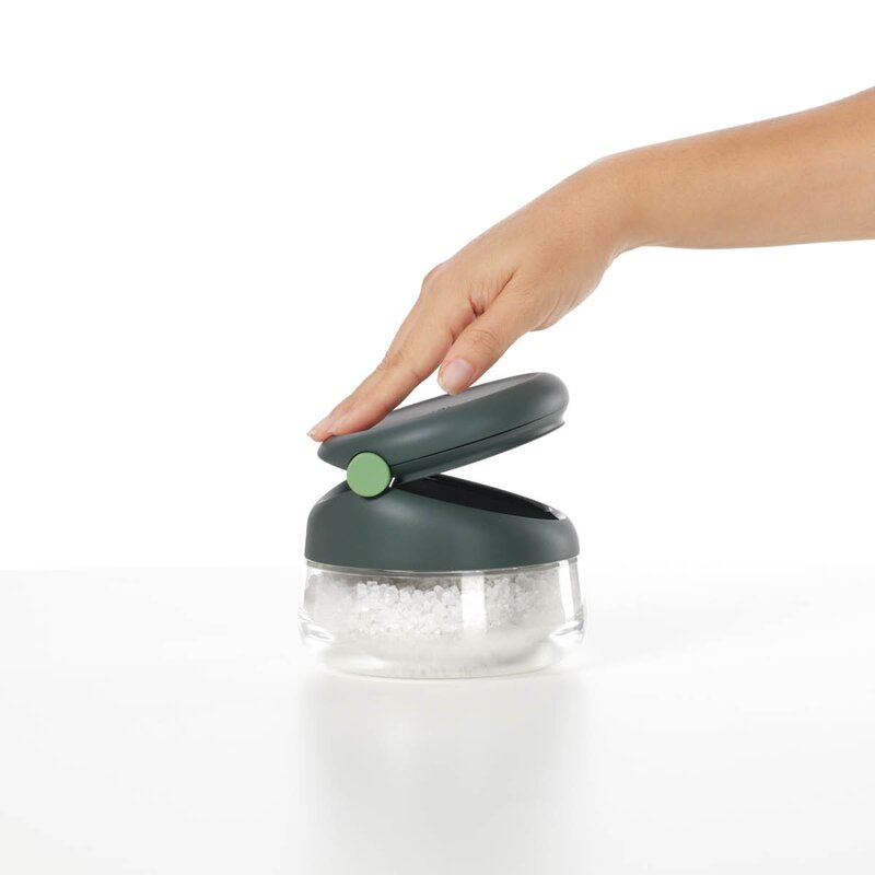 Saltbeholder med presslokk 12 cm grå/klar