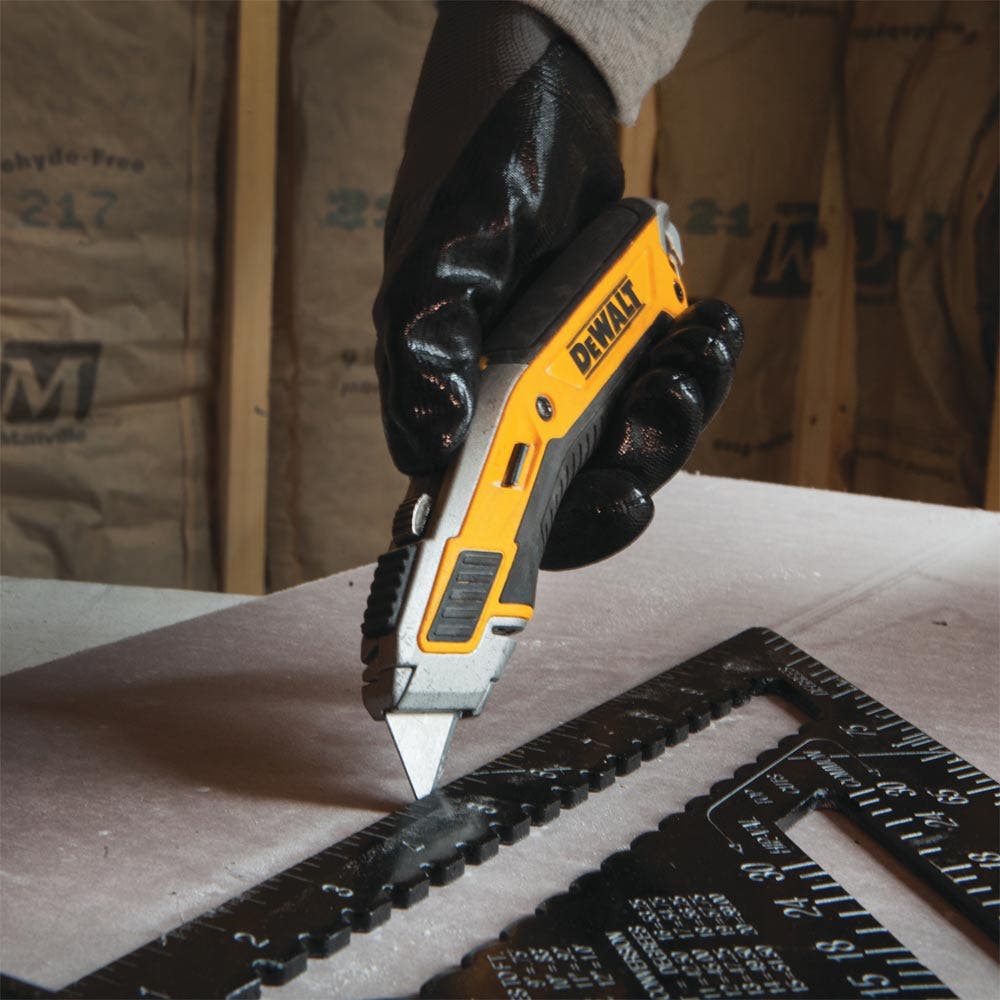 DEWALT Premium Retractable Utility Knife w. 5 Blades DWHT10295