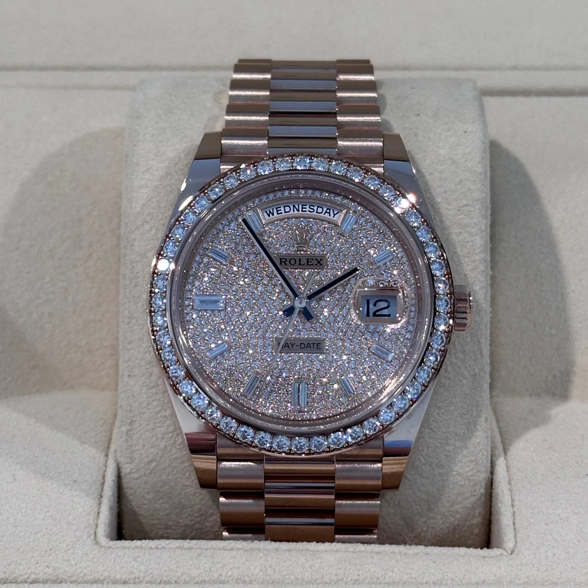 [Super Clone]RLX  Day-Date 40mm Diamonds Paved Dial 228345rbr-0002【Super Clone】