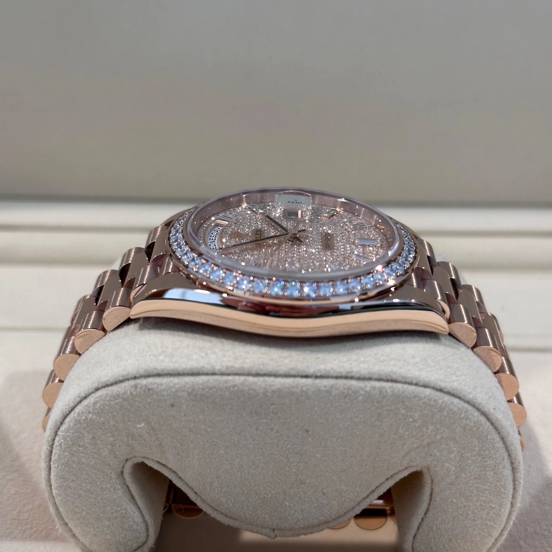 [Super Clone]RLX  Day-Date 40mm Diamonds Paved Dial 228345rbr-0002【Super Clone】