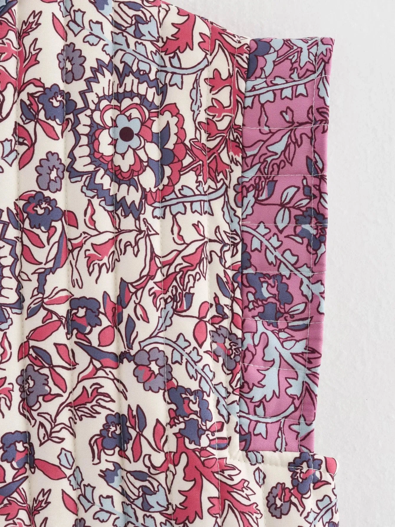 Sophie Paris I Gilet en coton matelassé avec motif brodé