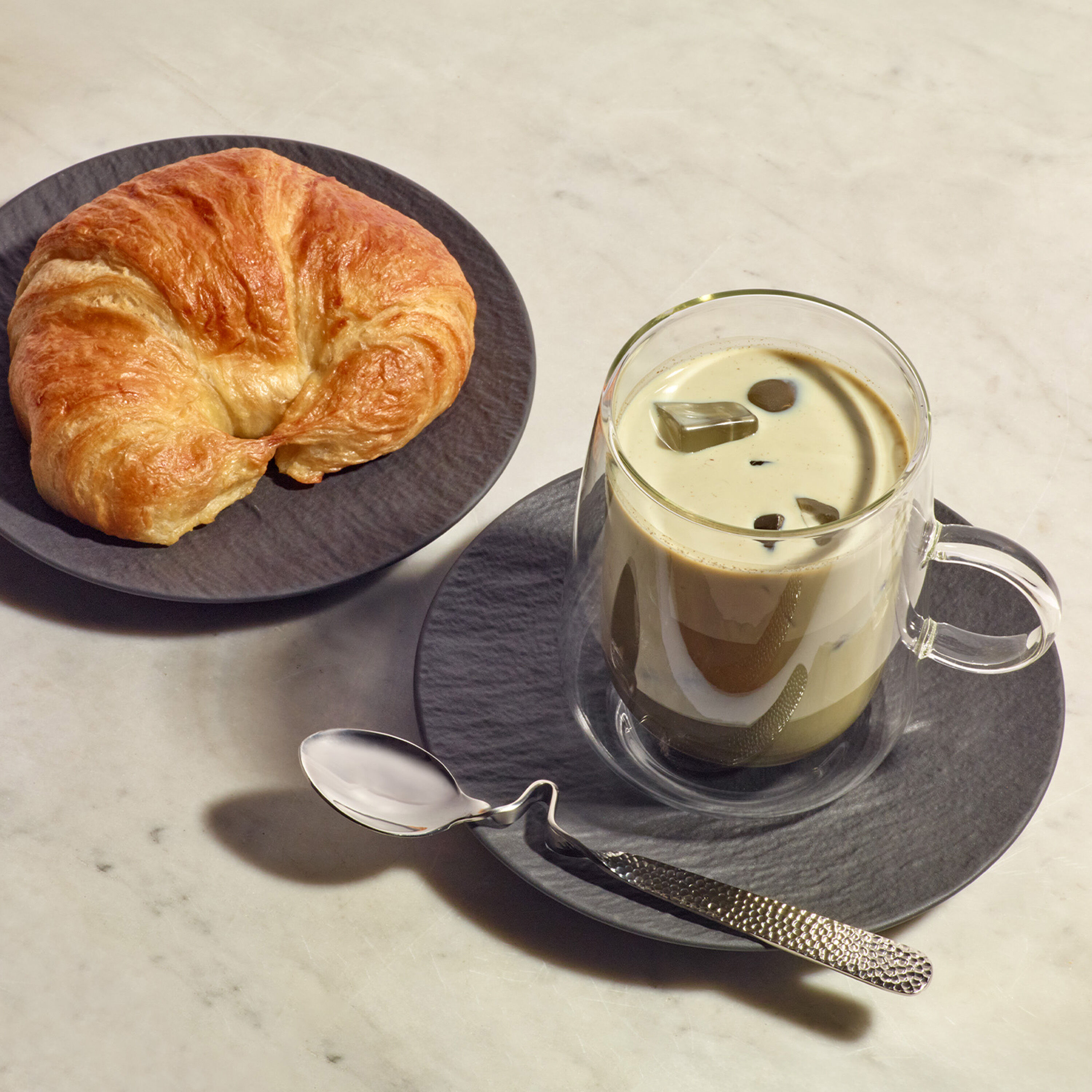 Manufacture Latte glass with handle - Black, Premium Porcelain