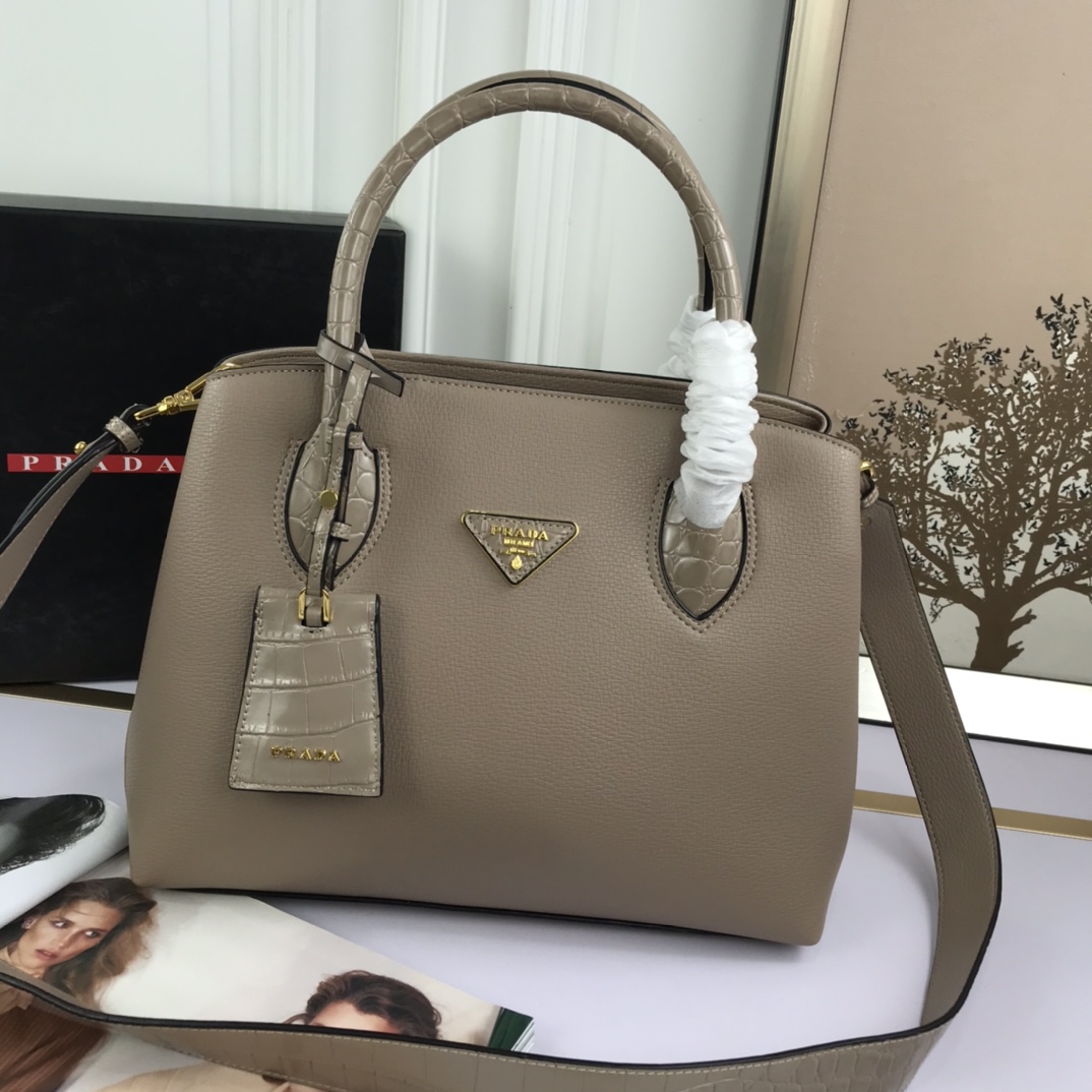 Pra new arrival bag 66153  size: 30*24*14 cm