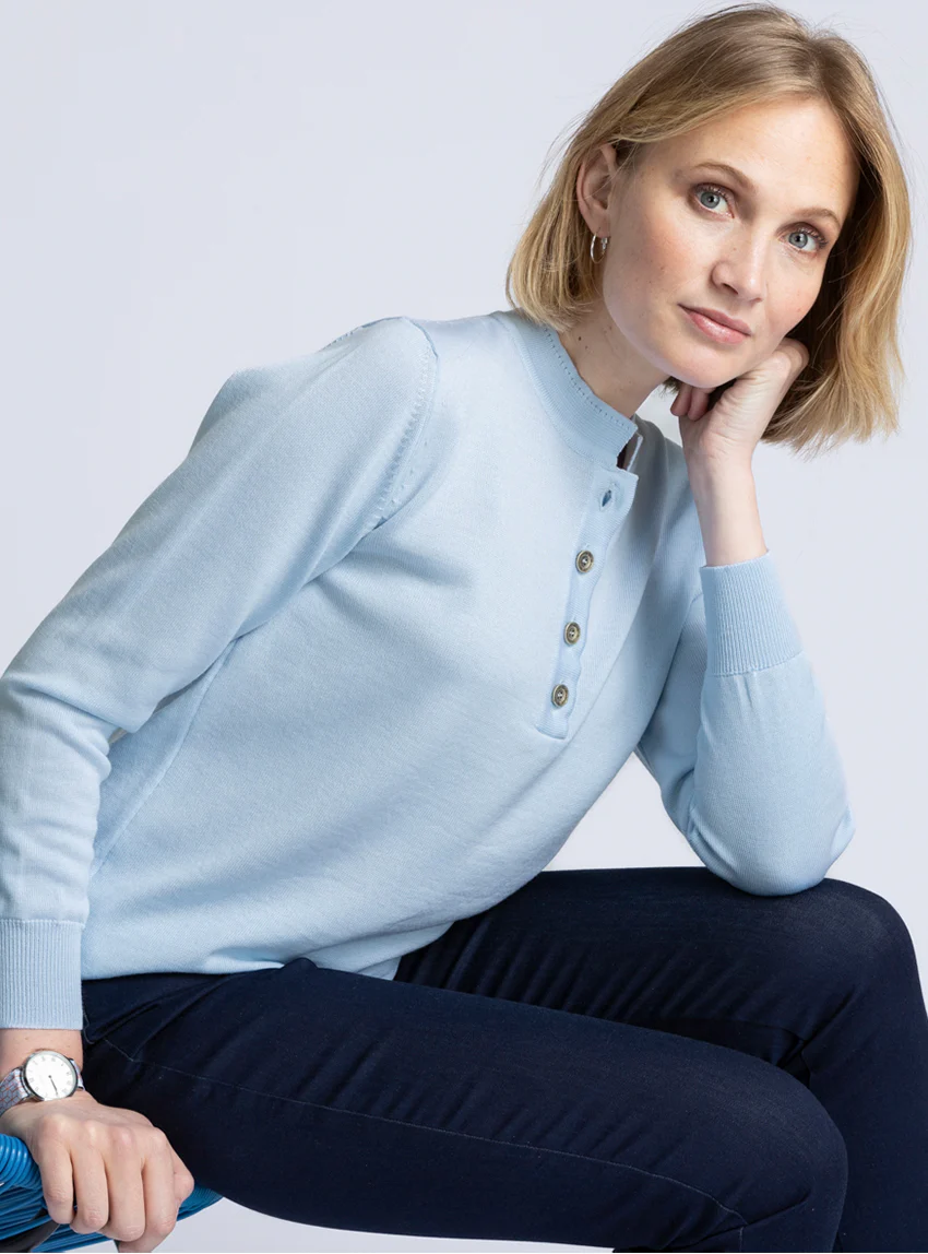 Pull femme col montant en laine mérinos bleu pastel