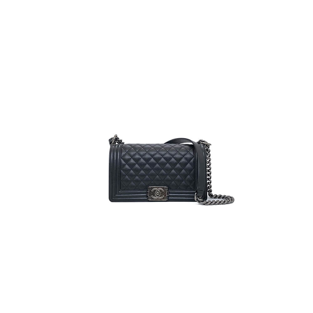 BOY CHANEL HANDBAG(TAX-FREE GRADE)