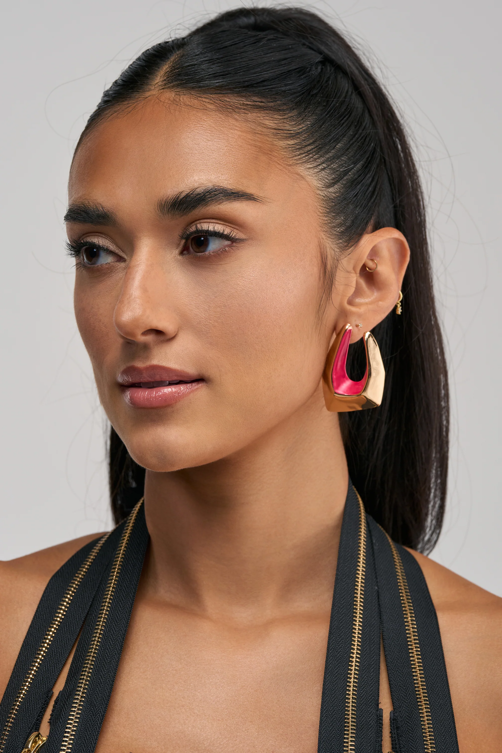 RED FLAG ENERGY EARRINGS - Akira Store