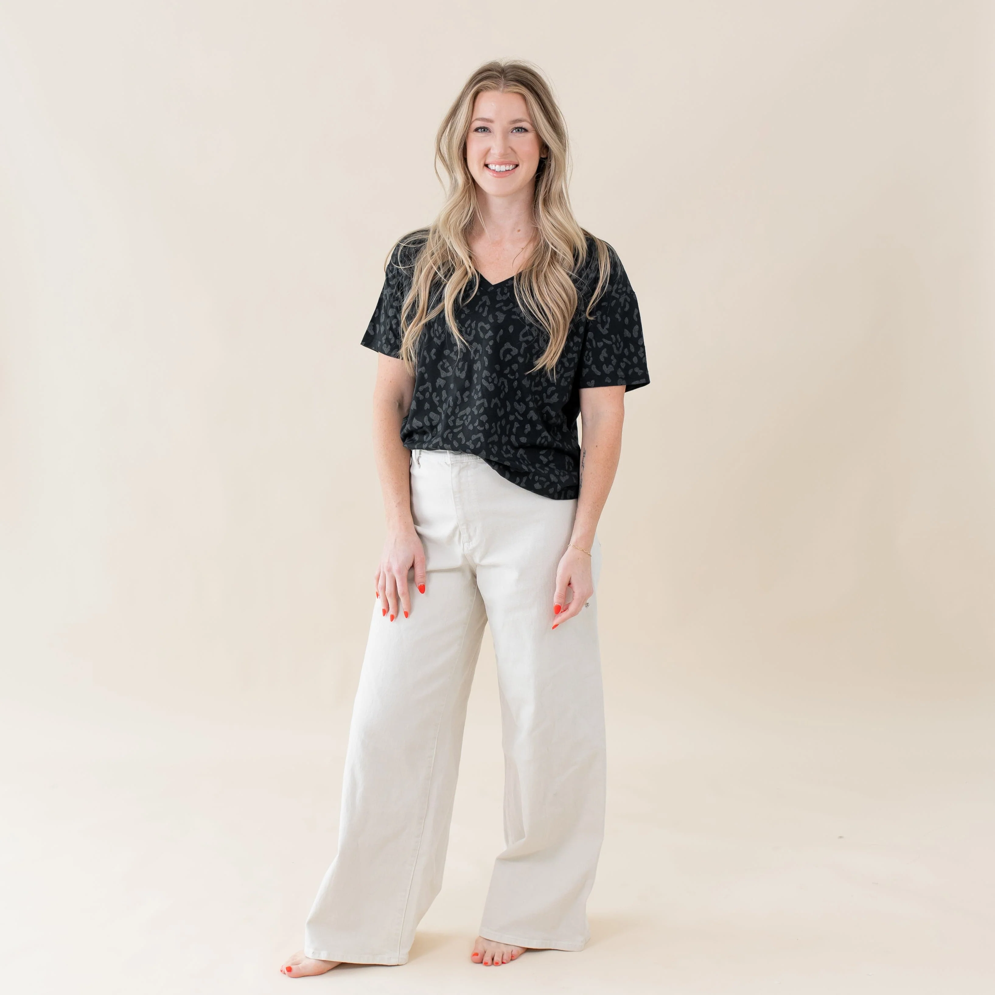 Women's Oversized V-Neck Tee in Midnight Leopard