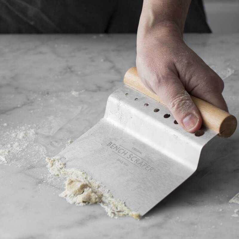 Innovative Kitchen 4-i-1 deigskrape 14 cm stål/tre