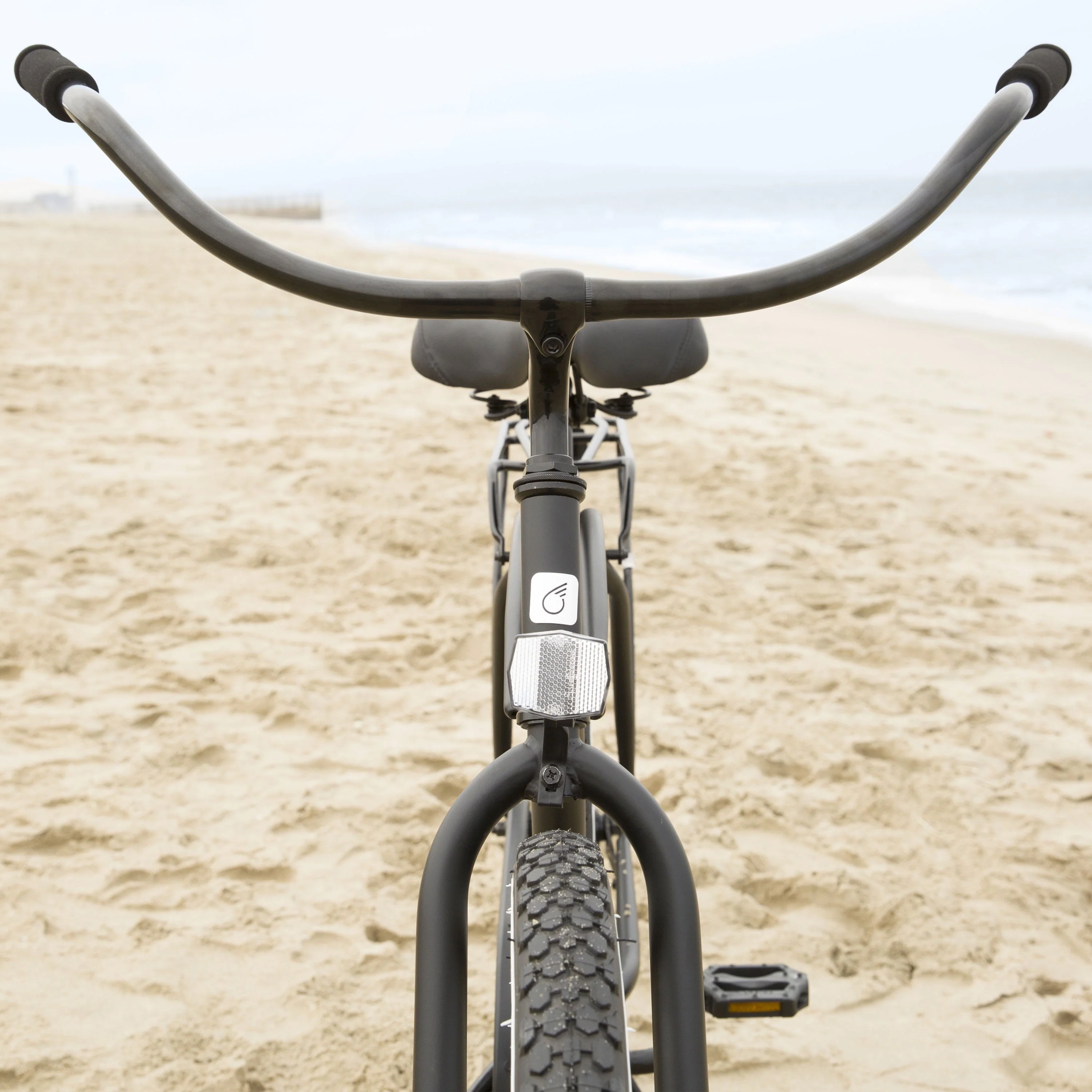 Around the Block Men's Single Speed Beach Cruiser Bicycle with Rear Rack, 26" Wheels, Matte Black Image 4