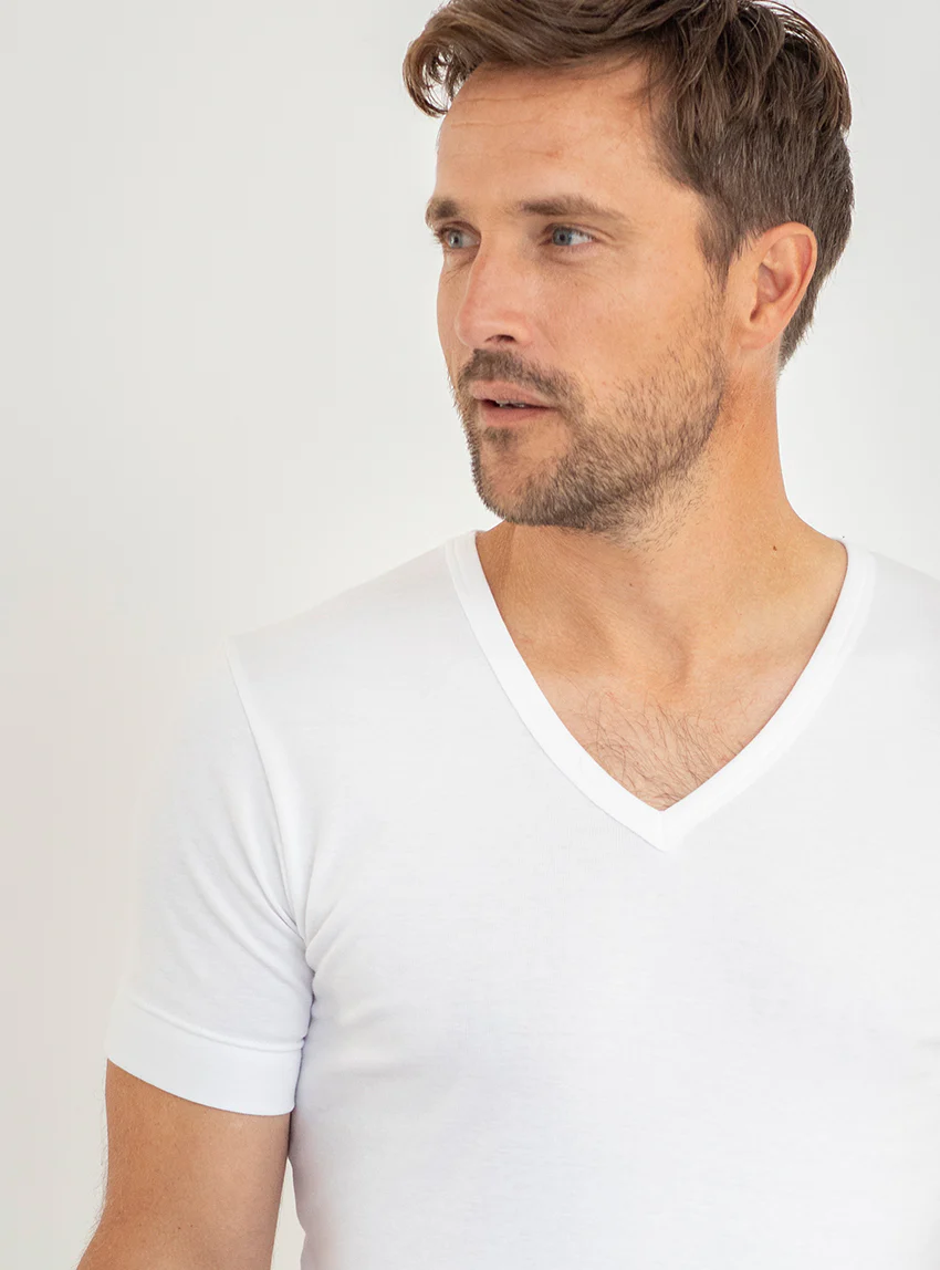 Tee-shirt homme encolure V en coton blanc