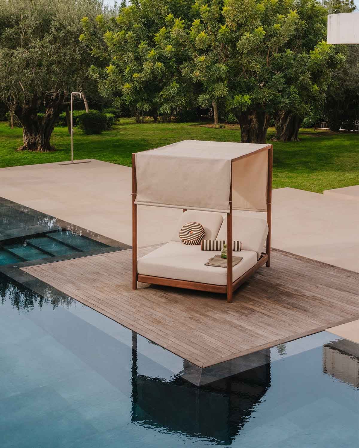 Zoier - Cama Balinesa Reclinable de Madera de Eucalipto y Tela Zoier
