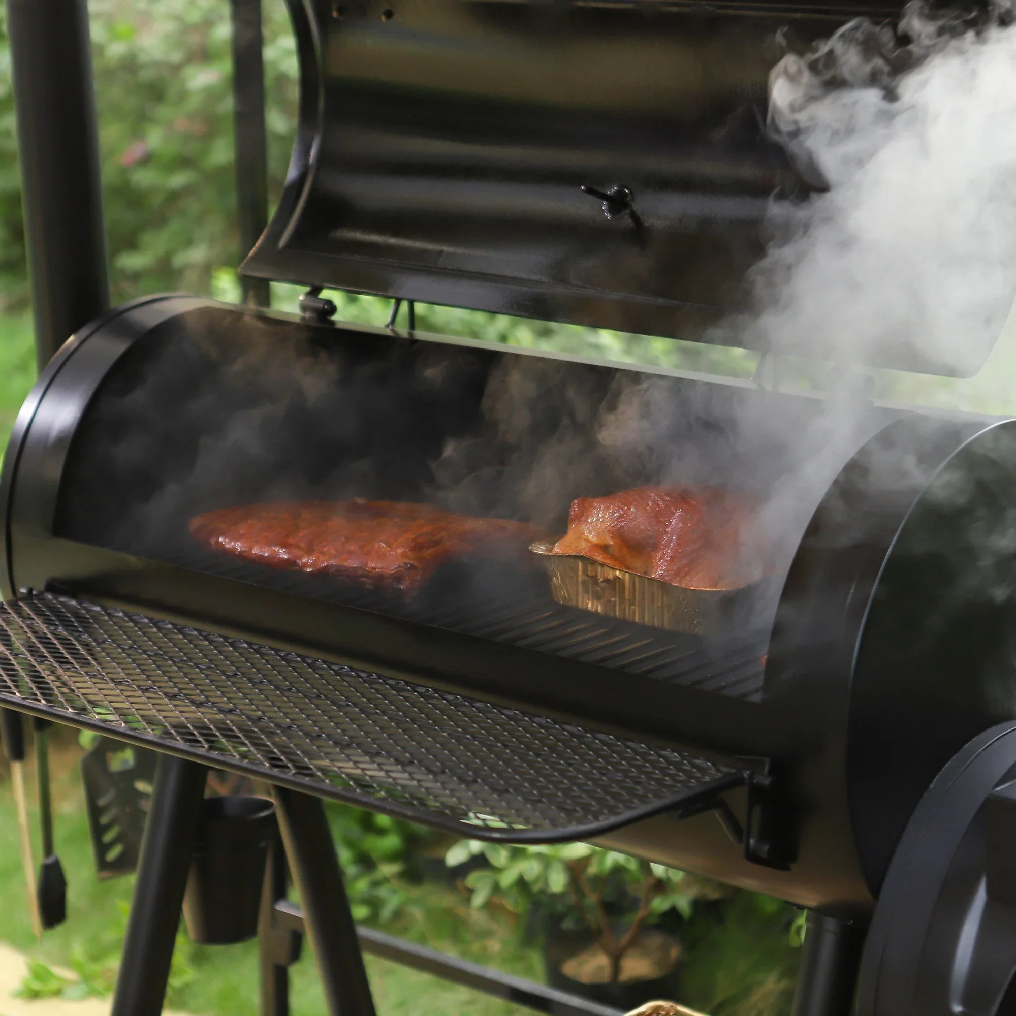 Barbecue à charbon de bois surdimensionné de 941 po² avec fumoir décalé, noir