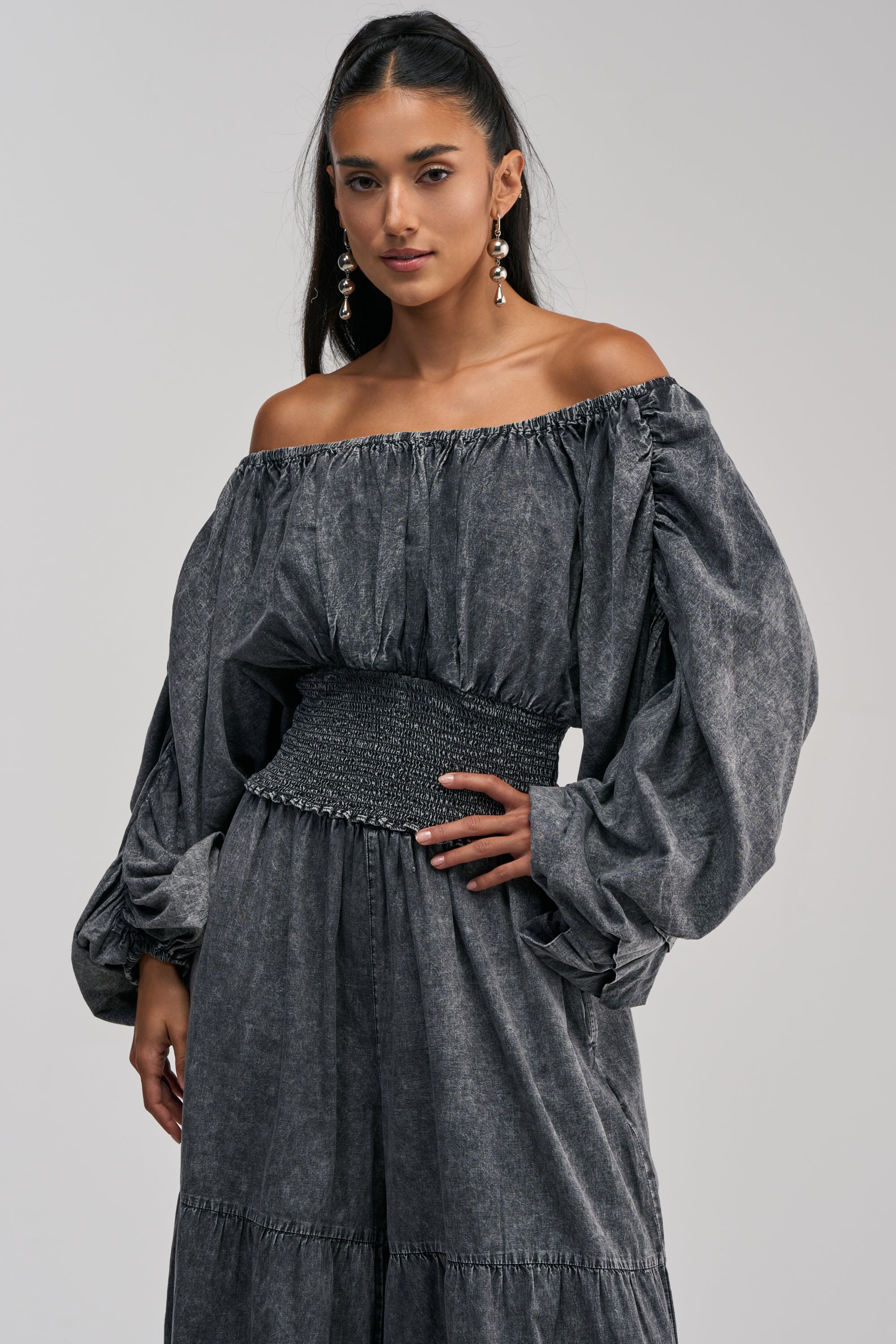 DENIM FOR DAYS OFF THE SHOULDER TOP IN DARK DENIM - Akira Store