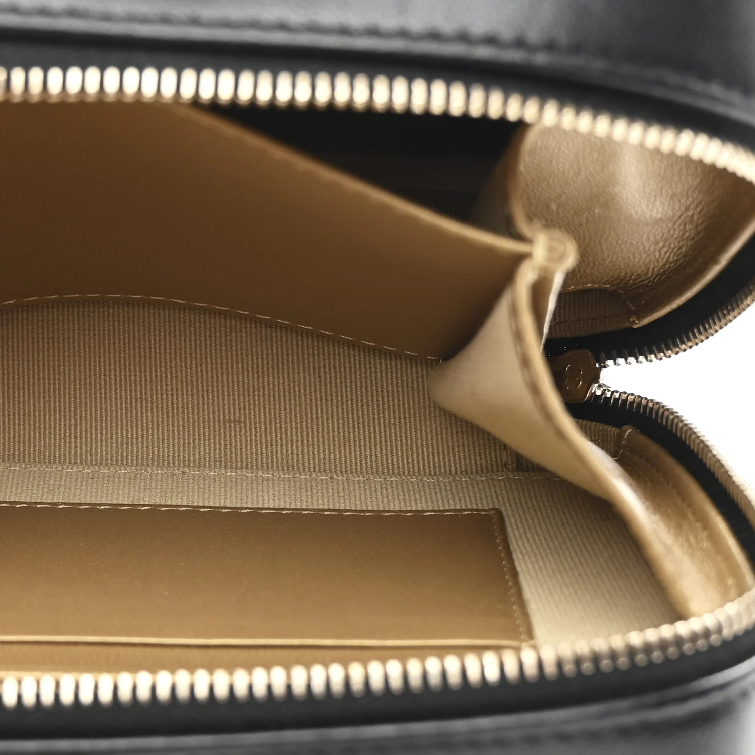 Lambskin Quilted CC Pearl Crush Camera Case Black