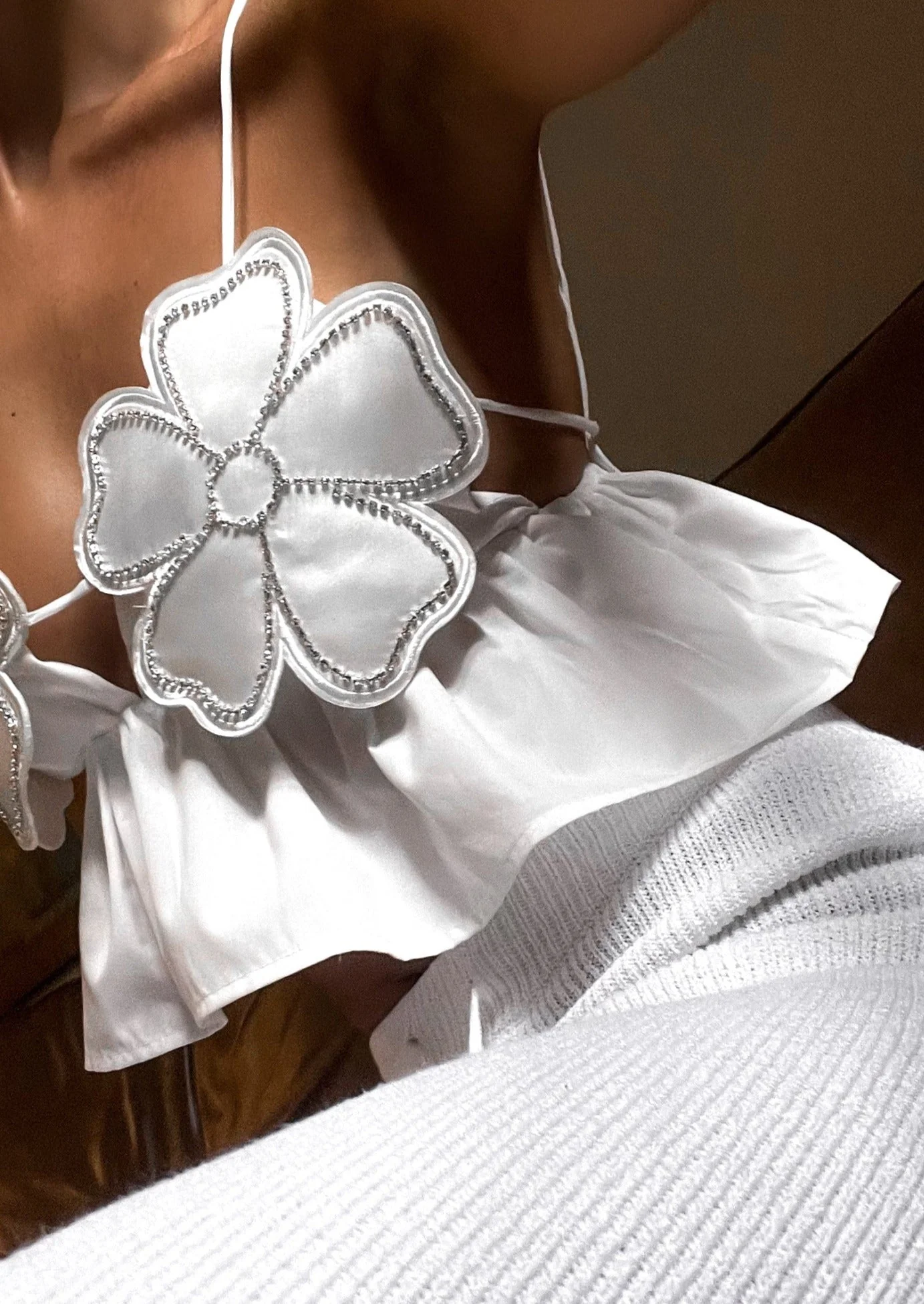 Blouse blanche à manches volantées pour femmes