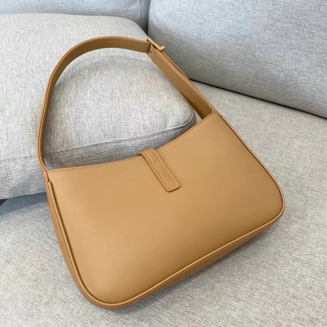 Y Le 5 A 7  Hobo Bag