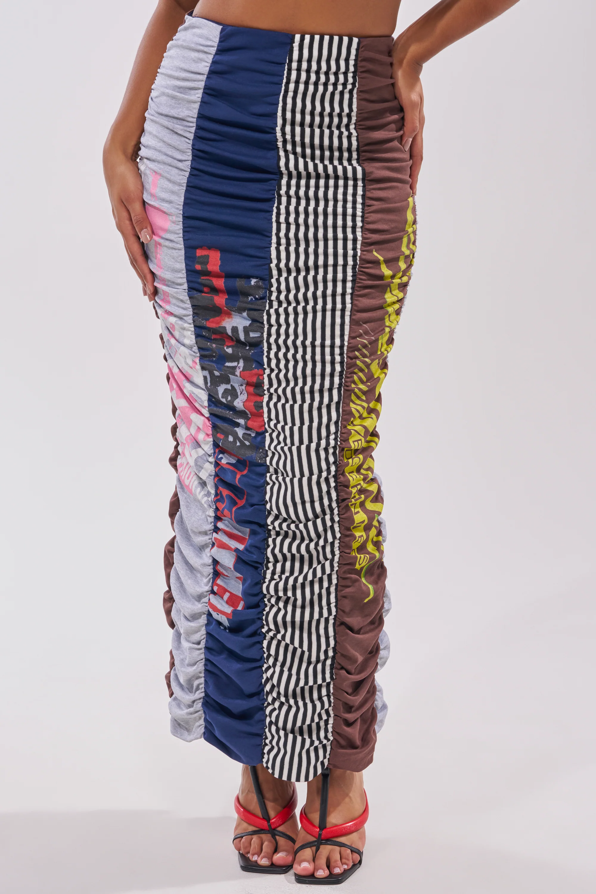 THAT GIRL GRAPHIC TEE MAXI SKIRT - Akira Store