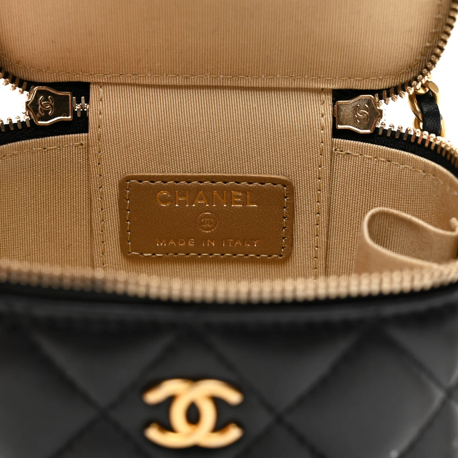 Lambskin Quilted Mini Pearl Crush Vanity Case With Chain Black