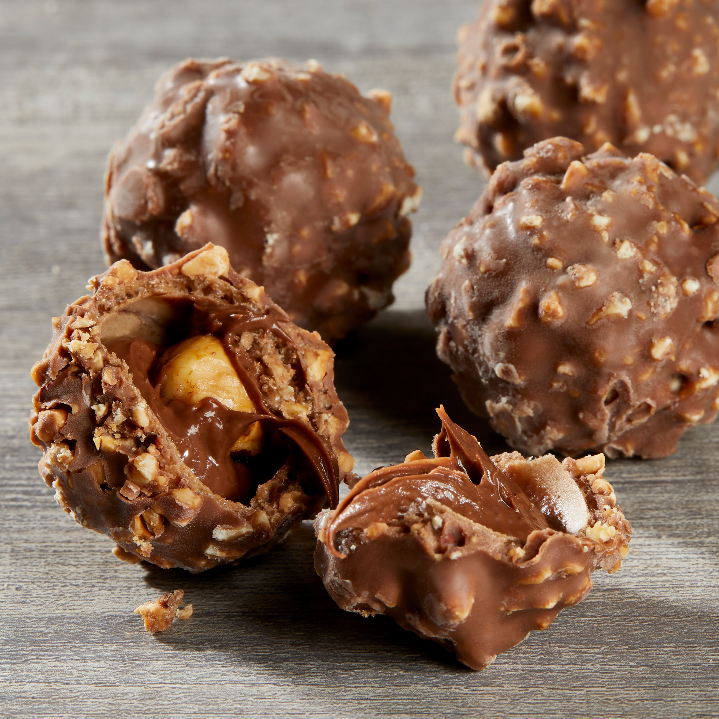 Ferrero Rocher, Milk Chocolate Hazelnut Candy, 21.2 oz, 48 Count