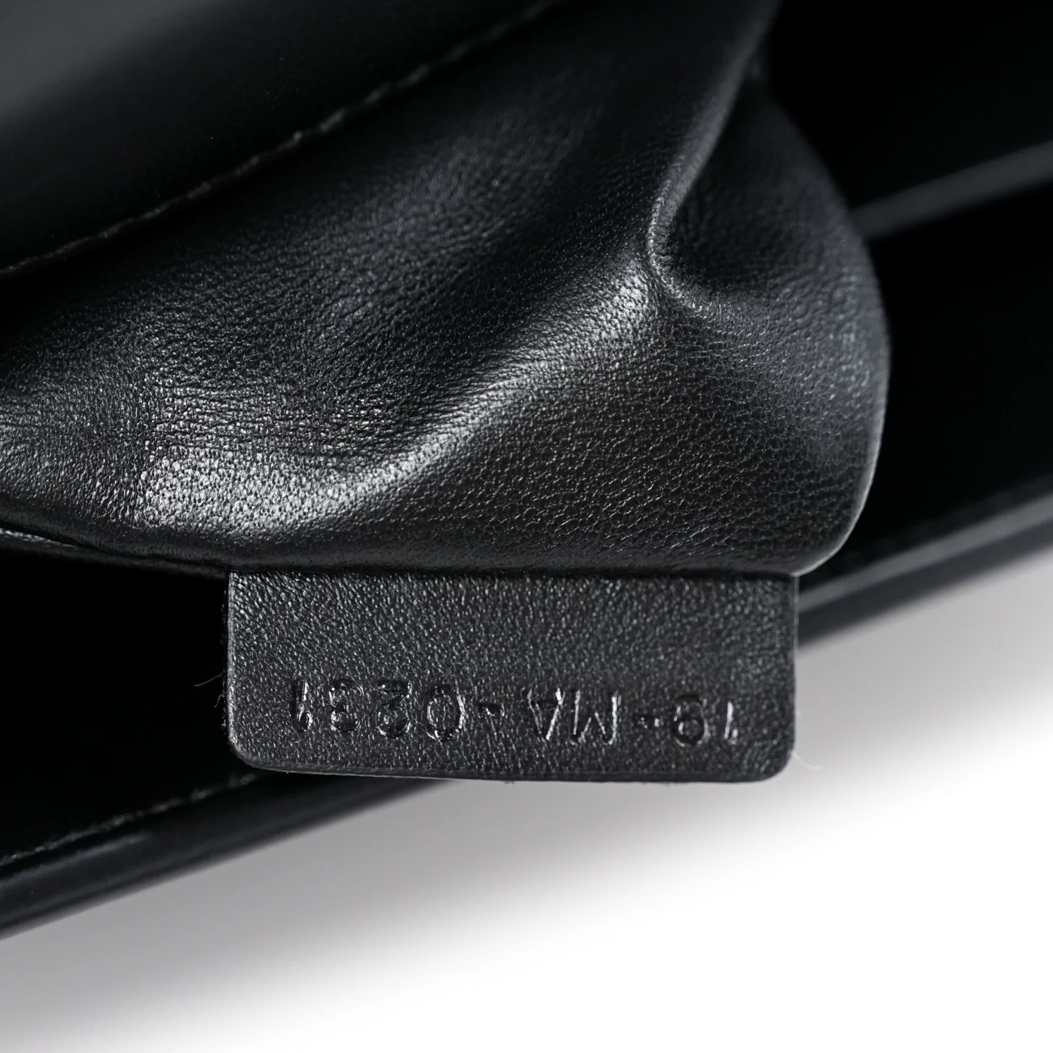 Box Calfskin 30 Montaigne Flap Bag Black