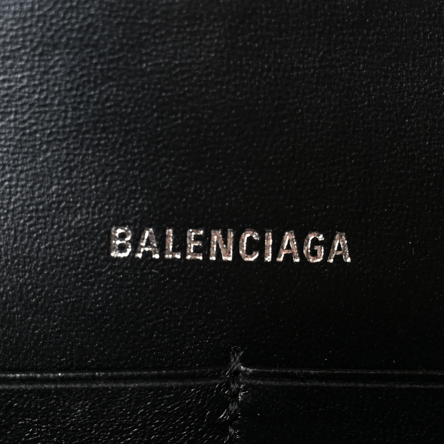 Shiny Calfskin Monochrome Crocodile Embossed Hourglass Chain Bag Black