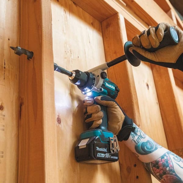 18V LXT Lithium Ion Brushless Cordless Combo Kit (Hammer Drill/ Impact Driver/ Circular Saw/ Flashlight) 5 0Ah Image 2