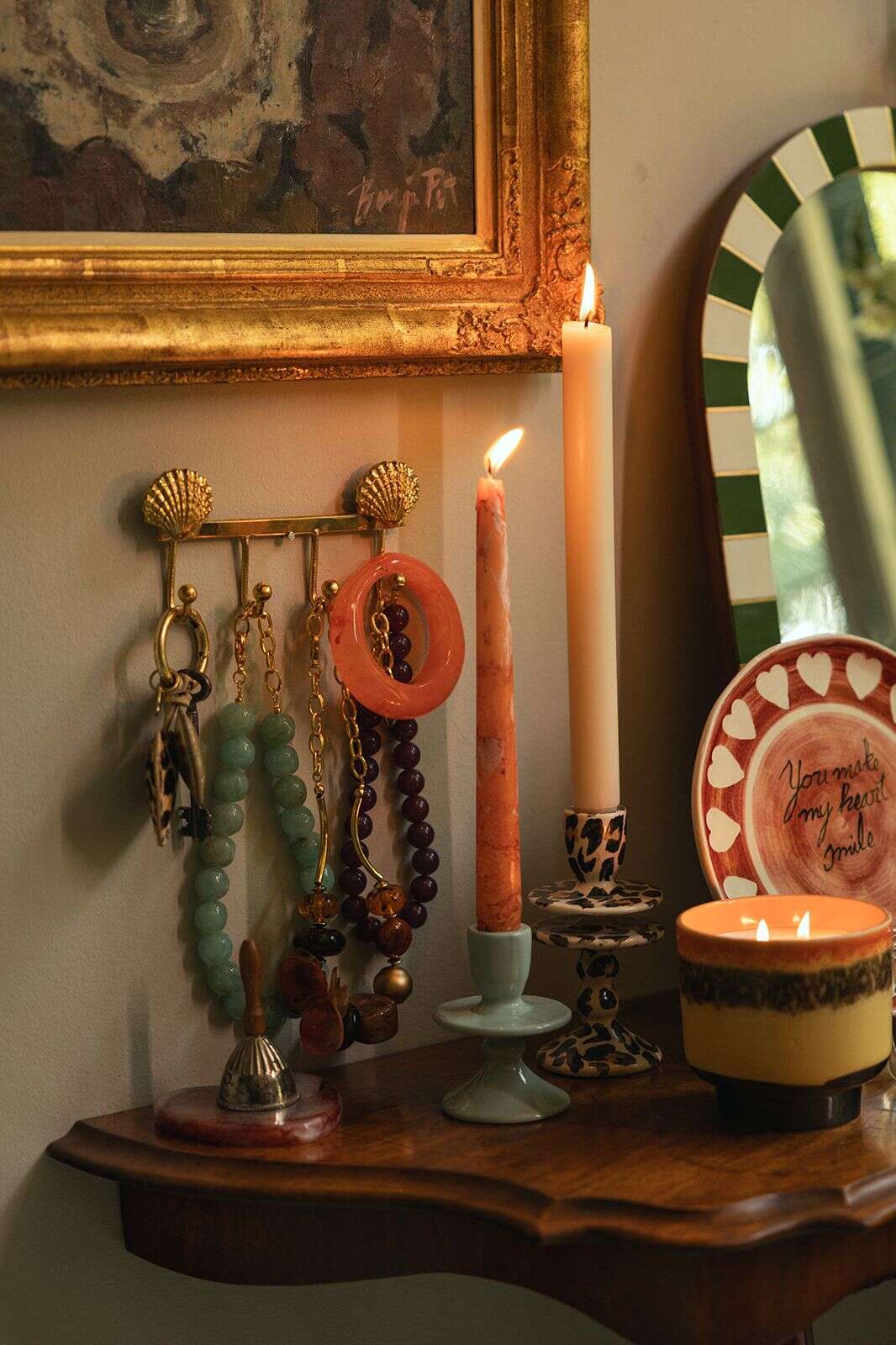 Goudkleurige kapstokhaken met schelpen