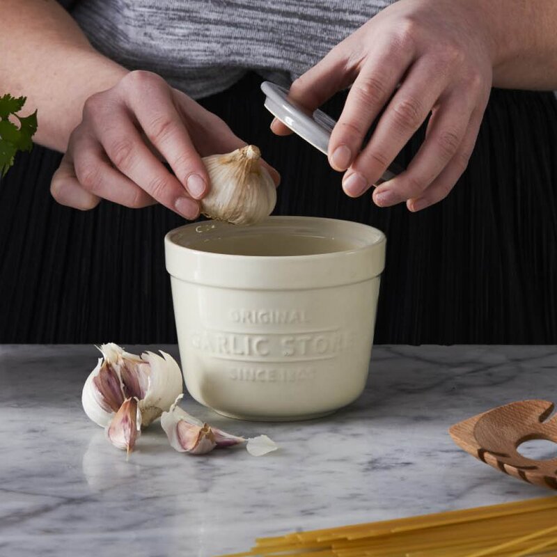 Innovative Kitchen hvitløkskrukke med rivelokk krem