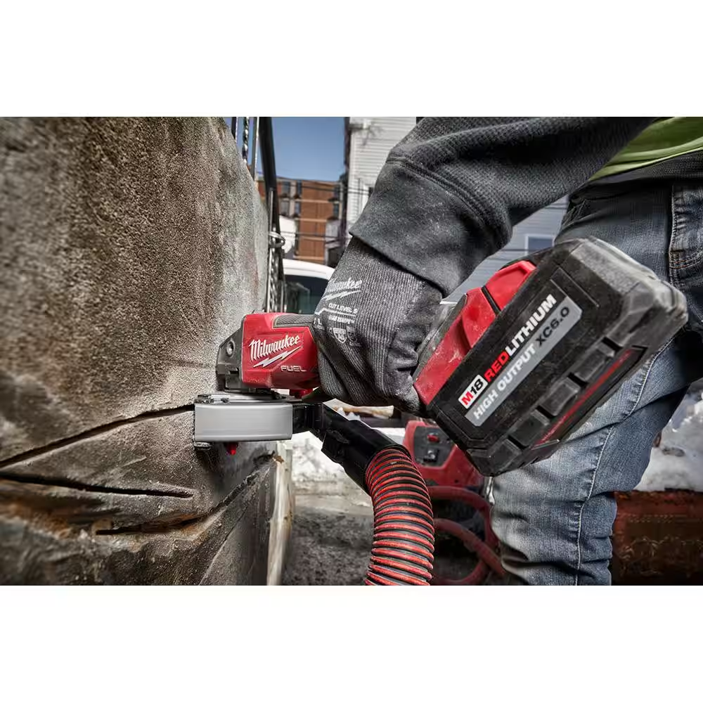Meuleuse sans fil M18 FUEL 18 V Lithium-Ion sans balais 4-1/2 po/5 po avec interrupteur à palette (outil seul)
